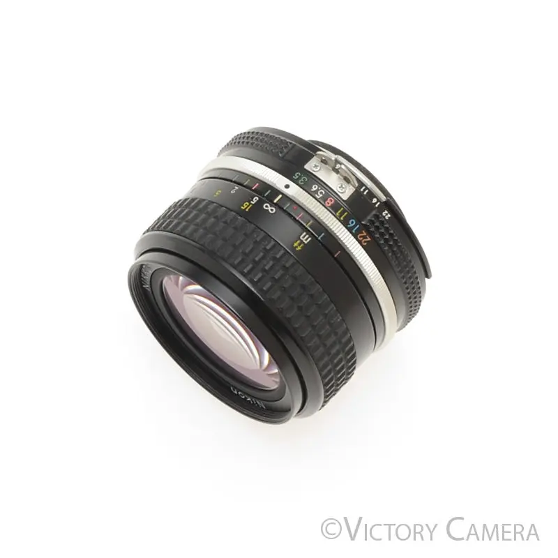 Nikon Nikkor 28mm f3.5 AI Wide Angle Lens -Light Marks- [GOOD]