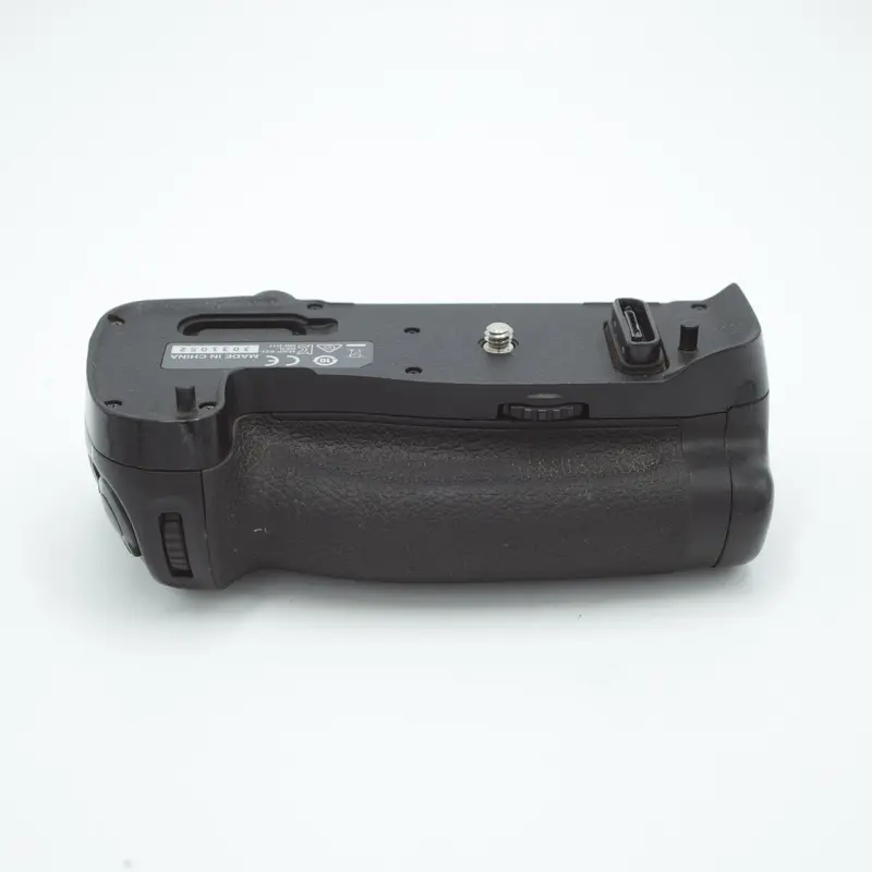Nikon MB-D17 Multi Power Battery Pack *USED*