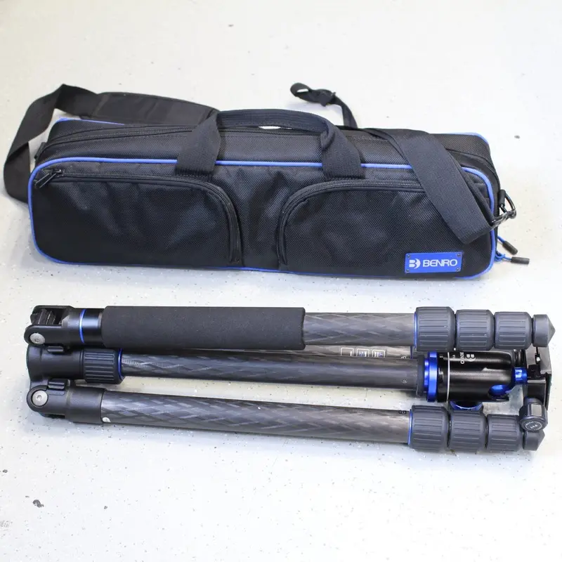 * USED * Benro FTA28C Travel Angel Mg-Carbon Fiber Tripod w/Case & V1E Ball Head