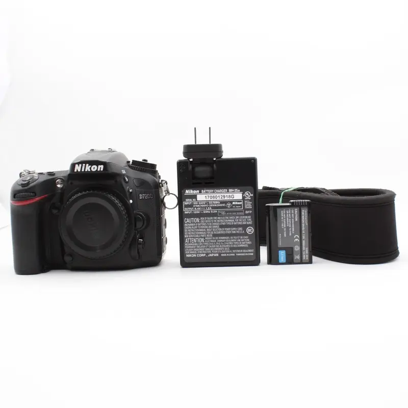 * AS IS * Nikon D7200 DSLR Camera (Body Only)