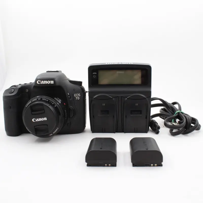 * USED * Canon EOS 7D with Canon EF 50mm f/1.8 II Lens