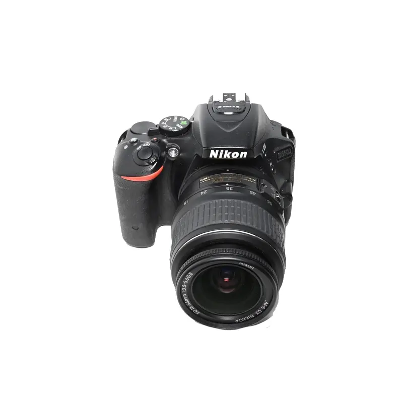 USED Nikon D5500 DSLR w/ 18-55 Kit Black