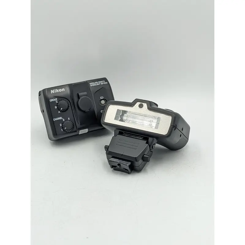 USED Nikon R1 Speedlight Kit